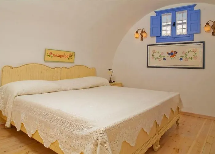 Santo Blue Santorini Caldera View Luxury 3* Megalochori (Santorini)